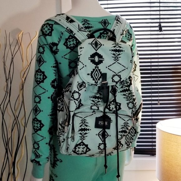 💎RARE VS PINK Pajama Outfit with Backpack - Picture 5 of 8